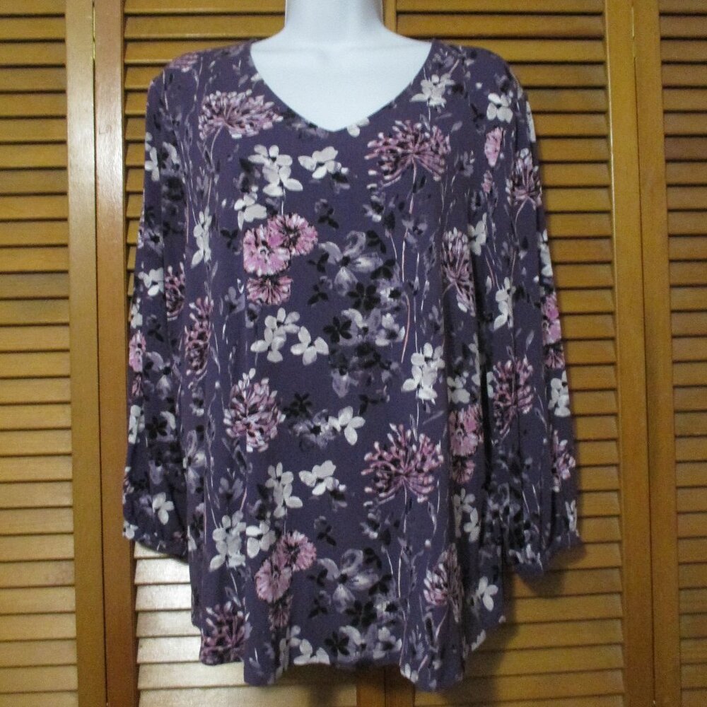 Chico's top V neck soft & stretchy purples & floral 3/4 sleeve size L